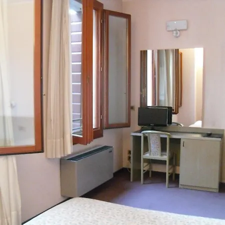 Castello 3* אסטה